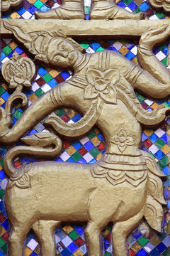 Wat Inpeng. Vientiane. Laos. / Window carving depicting Scene from The hindouisme, lŽgende, mythique, mythologie, Ramakian, Ramayana. Wat Inpeng. Ventiane. Laos..