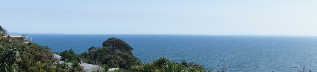 Obraz premium Panoramiczne widoki zatoki Sagami z wyspy Enoshima (miasto Fujisawa - prefektura Kanagawa)