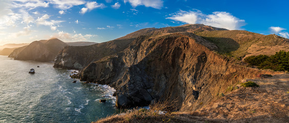 California's jagged coastline as seen from the Marin Headlands near San Francisco.  - obrazy, fototapety, plakaty