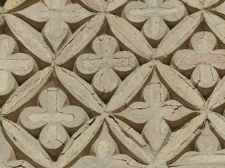Decorazioni a forma di quadriifogli di un edificio religioso a Bukhara in Uzekistan.