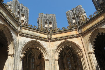 Fototapeta na wymiar Portugal - Chapelles du Monastère de Batalha - 3 piliers inachevés de style manuélin