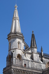 Fototapeta na wymiar Portugal - Batalha - Tour et tourelles du Cloitre Royal du Monastère