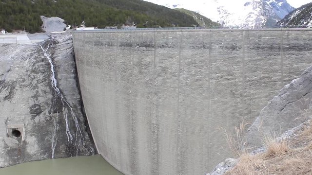 Lago di Cancano, diga svuotata