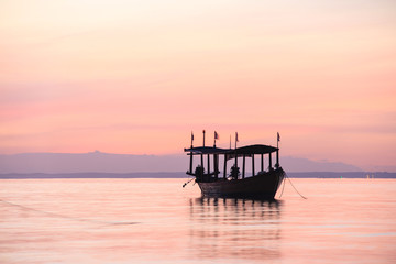 Obraz premium Koh Rong Cambodia Sunrise Boat