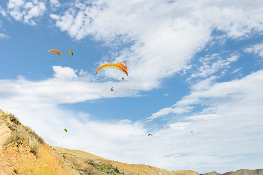 paraplane flying high up
