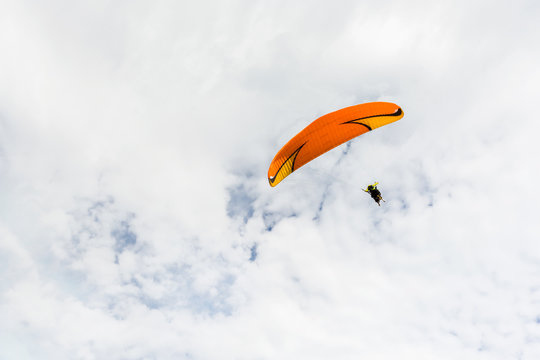 paraplane flying high up