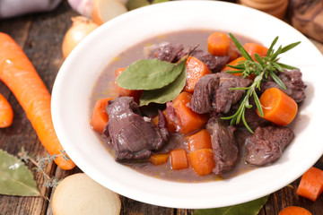 beef cooked with wine and vegetables