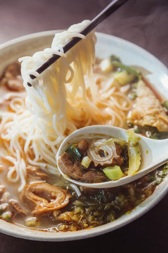 snails rice noodle