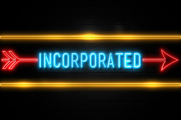 Obraz premium Incorporated - fluorescent Neon Sign on brickwall Front view