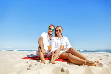 Fototapeta premium autumn time on beach 