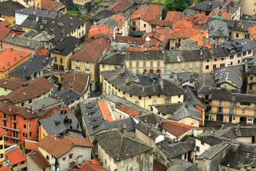 Le village de Varallo Sesia. Vue du Mont Sacr&eacute; de Varallo Sesia. Italie. / The village of Varallo Sesia. View of Sacro Monte di Varallo Sesia. Italy...