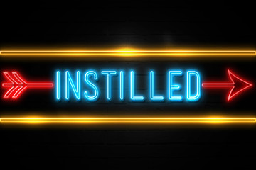 Obraz premium Instilled - fluorescent Neon Sign on brickwall Front view