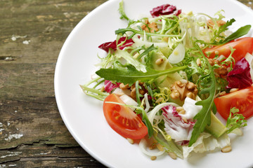 Salad with avocado and tomatoes