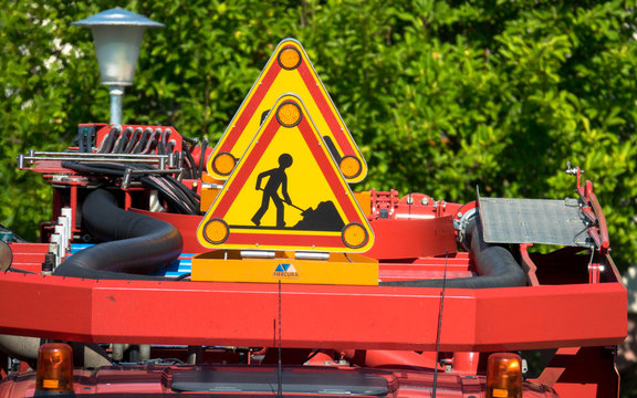 Baustellenzeichen auf LKW-Dach