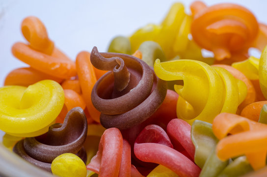 Сolored insalatonde pasta