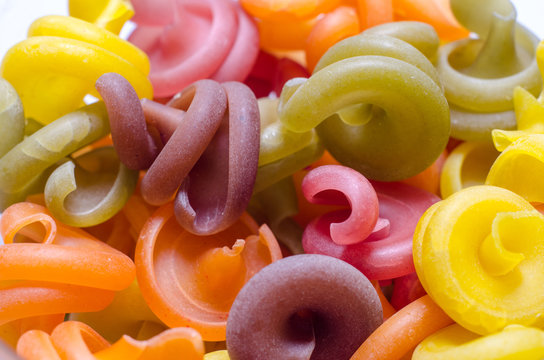 Colored insalatonde pasta