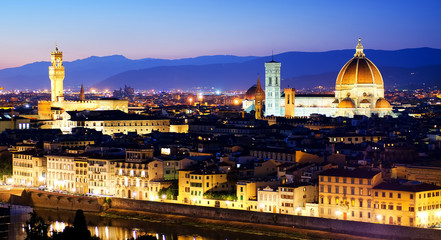 Fototapeta na wymiar Cityscape of night Florence with famous landmarks