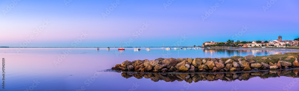 1000_F_170421359_ucQp62noRd7r0AlZpPBaB5pFj68AnP4Y.jpg