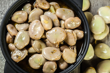 Broad beans stewed with onion and oregano