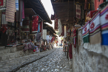 Obraz premium Kruja, Albania - September 30, 2016 : Stalls in Kruja market in Kruja, Albania