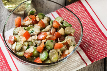 Broad bean salad with tomatoes