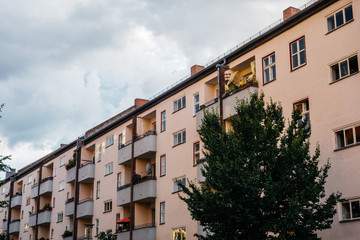 Fototapeta na wymiar typical architecture in prenzlauer berg, berlin