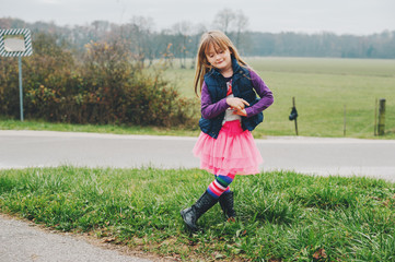 Fototapeta premium Outdoor portrait of little 5 year old girl in autumn, wearing pink tutu skirt