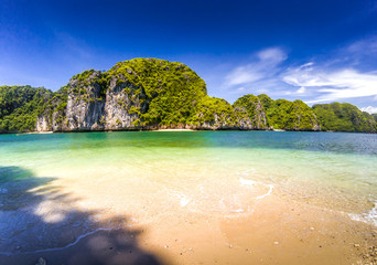Fototapeta na wymiar beautiful secluded beaches among limestone rocks on a sunny day in Lan Ha bay, the miniature Ha Long bay, Vietnam