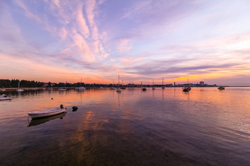 Bucht mit Booten in Kroatien, Umag, Sonnenuntergang