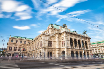 Fototapeta na wymiar Long exposure of State Opera in Vienna Austria