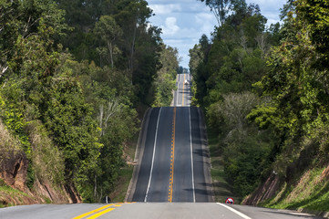 Rodovia BR 101 (Estrada) | BR-101 Transcoastal Highway photographed in Linhares, Esp&iacute;rito Santo - Southeast of Brazil. Atlantic Forest Biome.