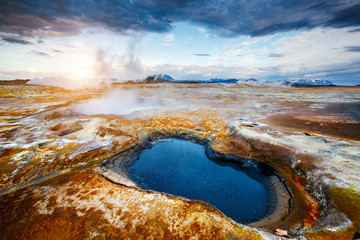 Vue menaçante de la zone géothermique de Hverir (Hverarond). Lieu Lieu Lac Myvatn, Krafla, Islande, Europe.