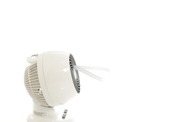 サー手レーター　/空気を攪拌することで冷暖房の効率を改善する扇風機。