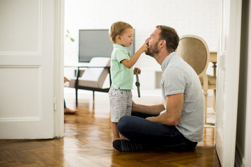 Obraz premium Little boy with father