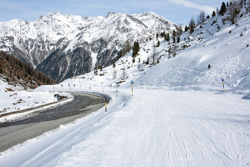 Fototapeta na wymiar winter road 