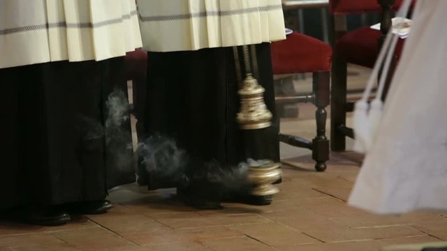 Turibolo per incenso in chiesa