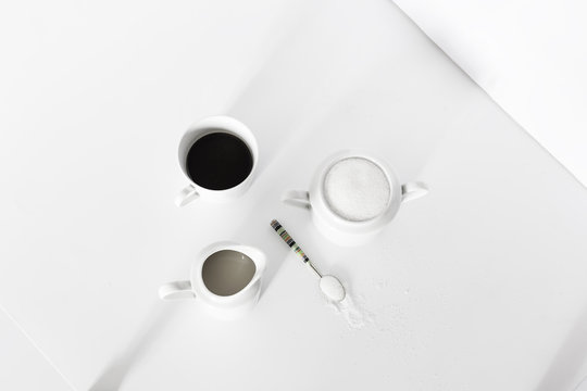 taza de cafe, azucar y lechera