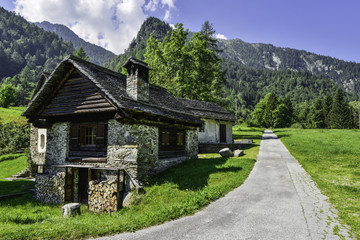 Fototapeta na wymiar rustic house in valle Maggia