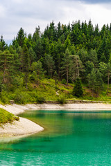 Ufer des Urisees nahe Rette, Tirol, Österreich