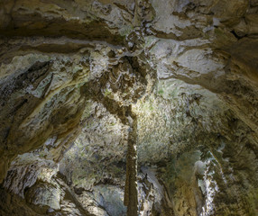 Höllgrotten