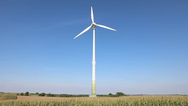 Windkraftanlage in Betrieb mit Audio