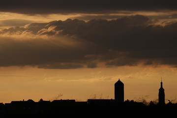 Obraz premium Sonnenstrahlen durchbrechen die Wolkendecke