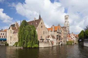 Fototapeta na wymiar Rozenhoedkaai In Bruges