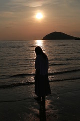 Fototapeta premium 夕暮れの砂浜
