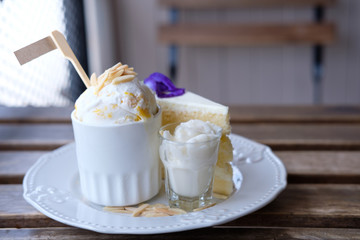 Thai Egg Coconut Ice Cream with vanila cake