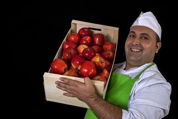 Dependiente de Frutería con Caja de Manzanas Rojas