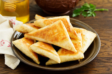 Crispy pies with dough filo, with cheese filling.