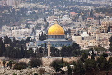 Obraz premium Scenic view of the historic, Islamic Shrine of Dome of the Rock Jerusalem cityscape on the Temple Mount. / Dome of the Rock Jerusalem