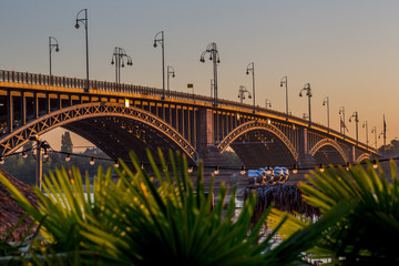 Brücke über den Rhein in Mainz im Sonnenaufgang