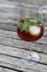 boisson menthe et glaçon thé glacé